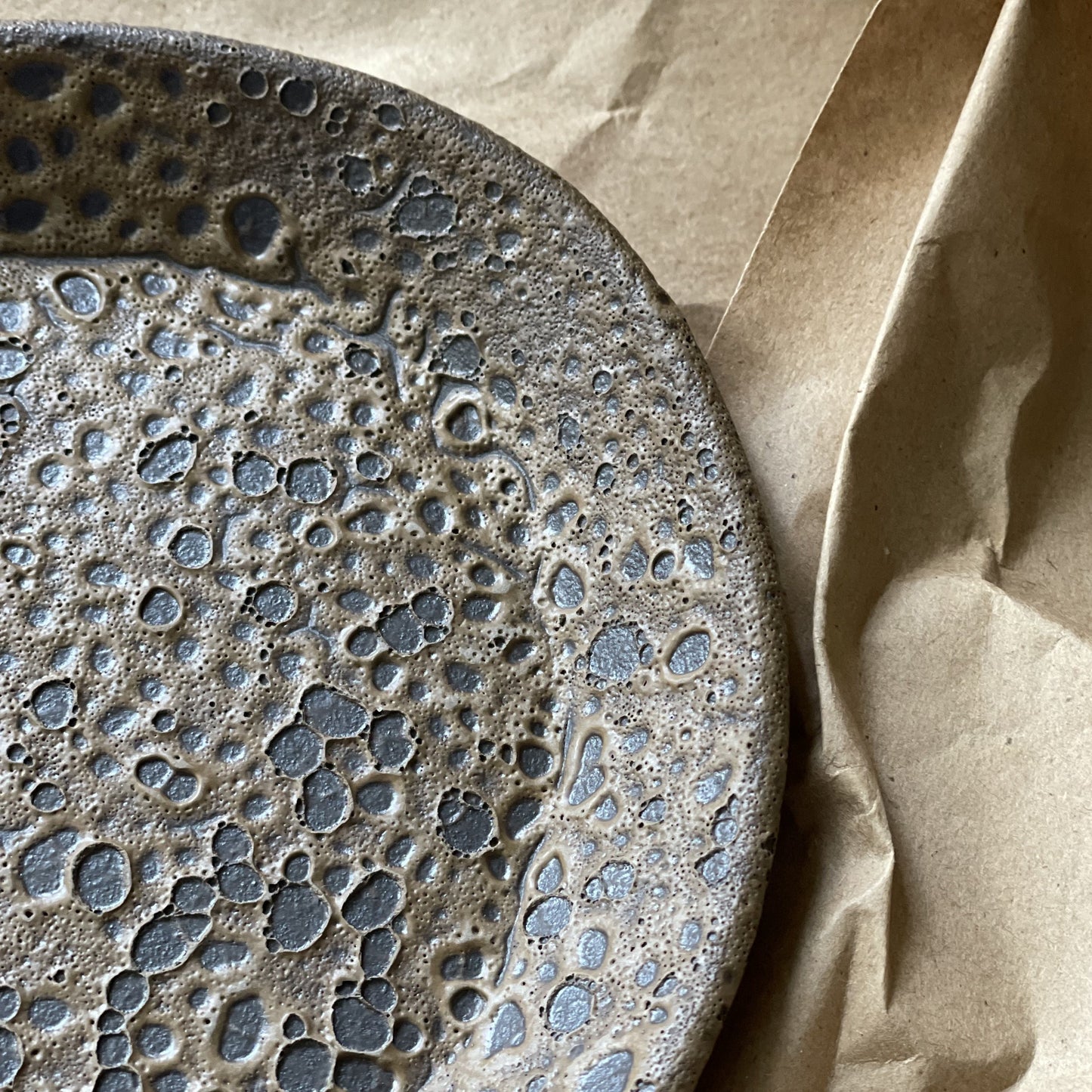 Objet plate Oval by Studio Jungin